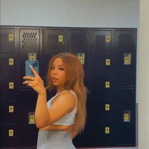 Meet your Posher, Nia